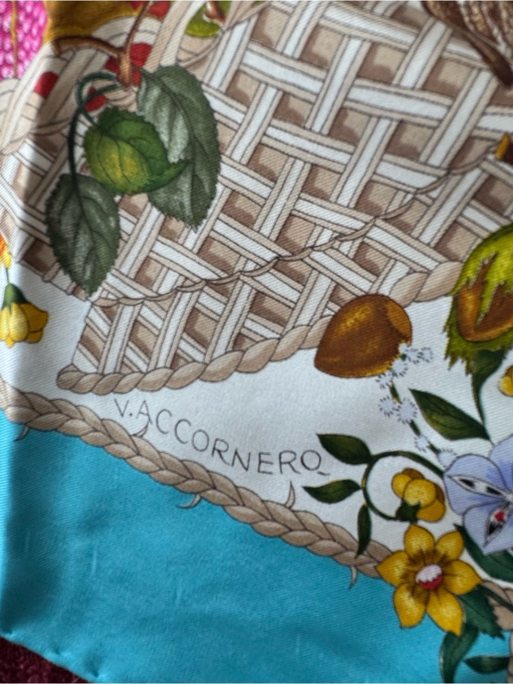 Gorgeous Gucci Vintage Silk  Designer Scarf by V.ACCORNERO - Picture 6 of 6